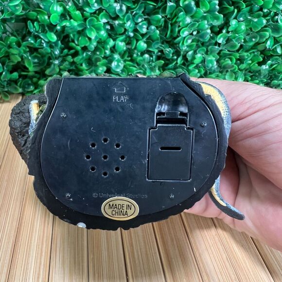 CARLTON CARDS HEIRLOOM KING KONG TO THE RESCUE ORNAMENT #148 - Picture 9 of 9